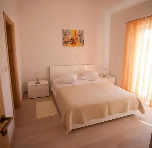 Svjetlana * Τρογκίρ